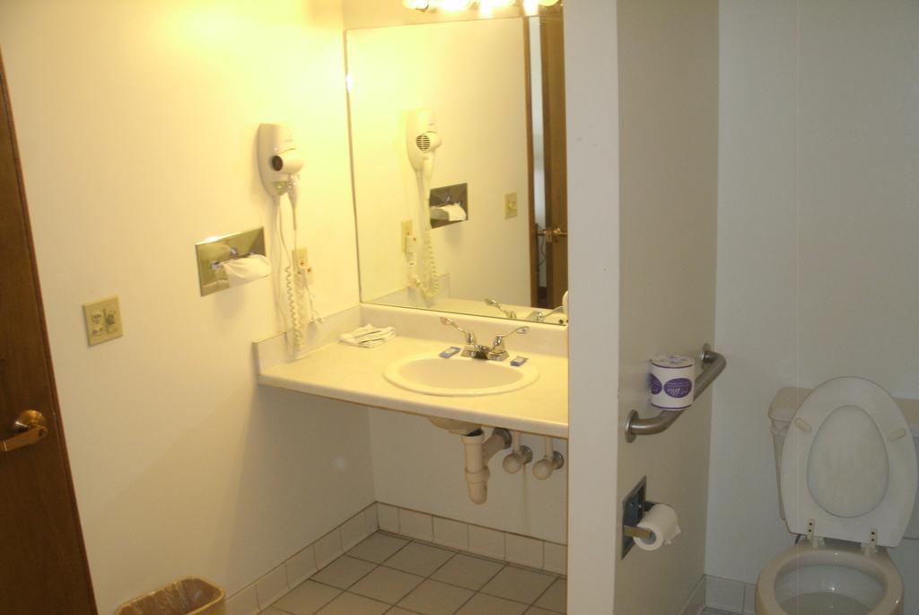 เรนโบว์ โมเทล แฮสทิงส์ Motel เฮสติงส์ ภายนอก รูปภาพ